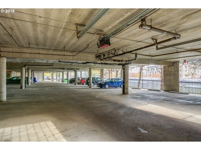 Building Photo - S. PDX 2Bed 2Bath ~ Condo~Near OHSU w/ 2 Reserved parking spots & Washer & Dryer!