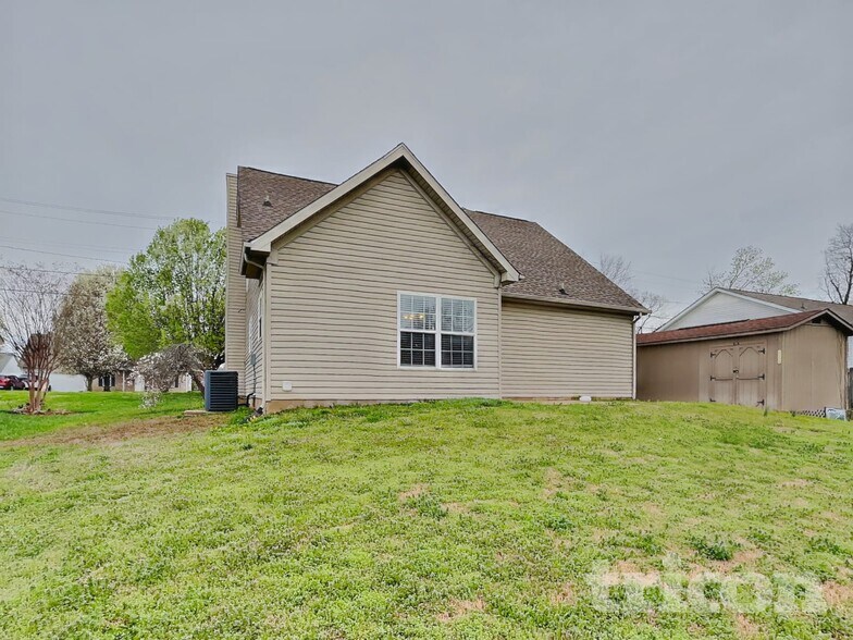 Building Photo - 947 Lavergne Ln