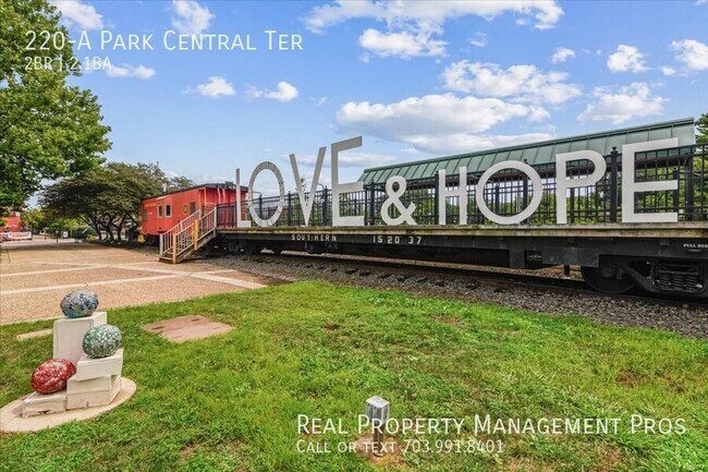 Building Photo - 220 Park Central Ter