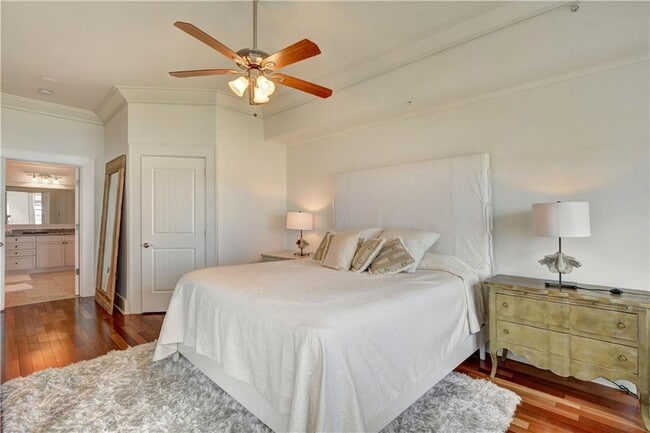 Building Photo - 10 Marina Dr