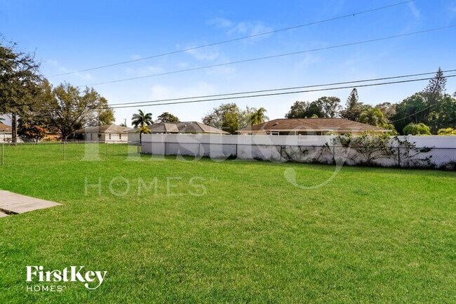 Building Photo - 241 SE 1st Ave