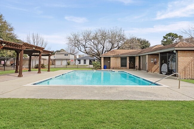 Building Photo - 8334 Country View Dr