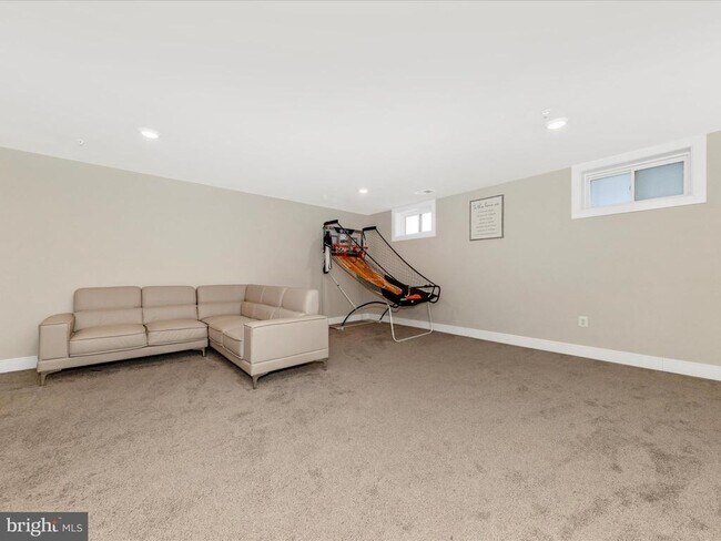 Building Photo - 1807 Fairway Ln