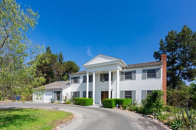 Building Photo - Georgian Colonial in Mt Helix