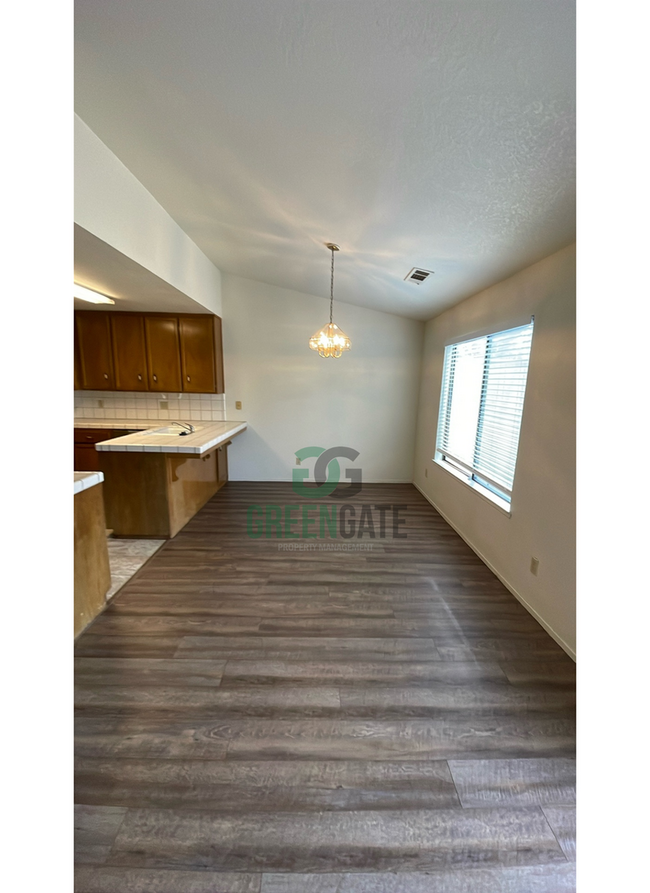 Building Photo - Gate Community 2 Bedroom Condo Availabilit...