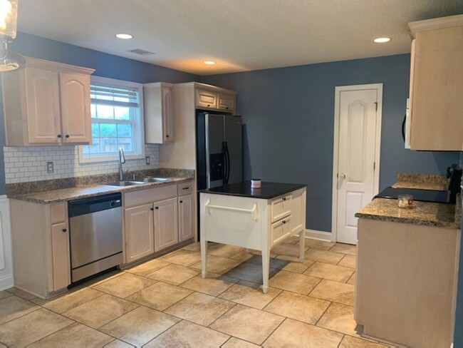 Building Photo - Stunning 3-Bedroom Home in Parish Crossing...