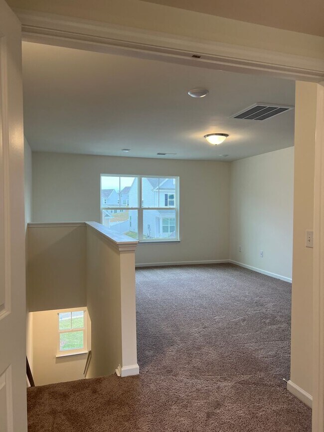 Building Photo - 6039 Haddington Dr