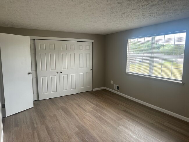 Building Photo - 72 Willowick Dr