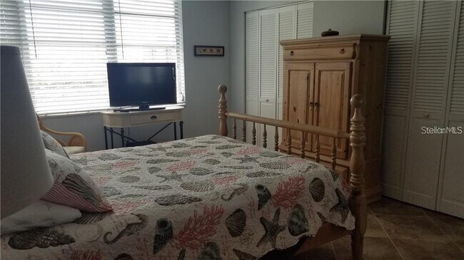 Building Photo - 7420 Bay Island Dr S