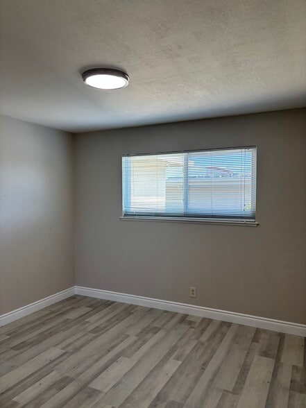 Building Photo - 643 Bolton Ct