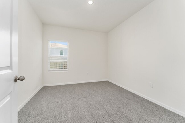 Building Photo - 1386 NW 132nd Cir