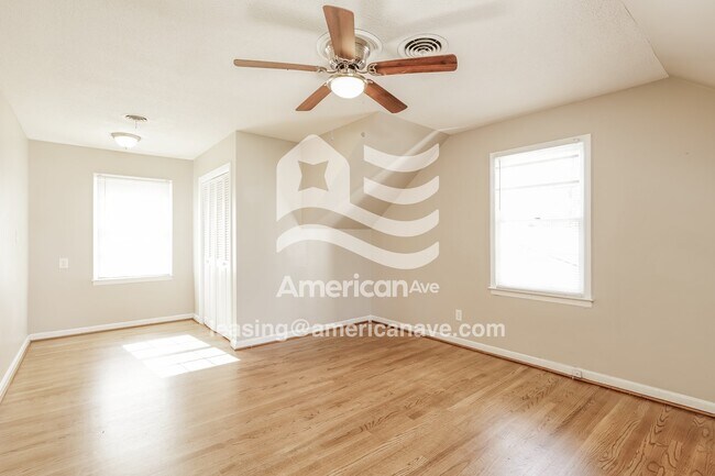 Building Photo - 3512 Jamaica Dr