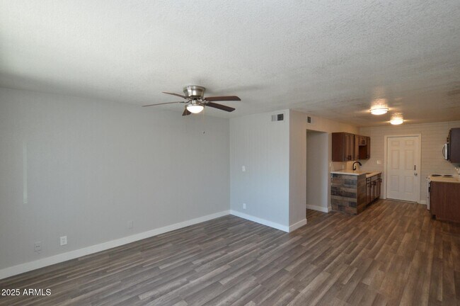Building Photo - 6044 N 21st Ave