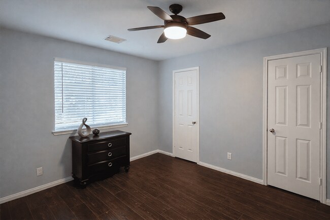 Building Photo - 1803 W Welsford Dr