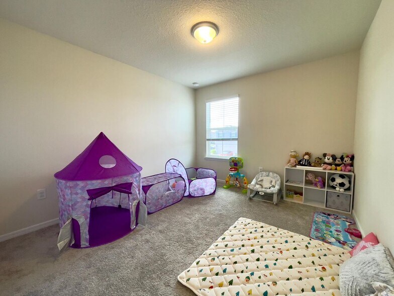 Building Photo - 2143 Charming Ave