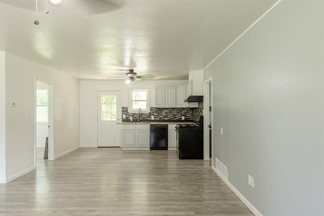 Building Photo - 124 W Brule St