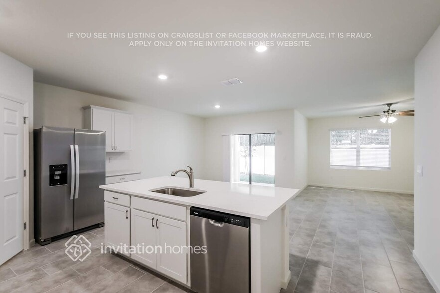 Building Photo - 9671 Seaspray Dr