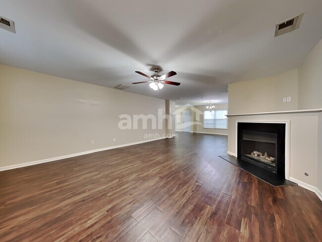 Building Photo - 3026 Crusades St