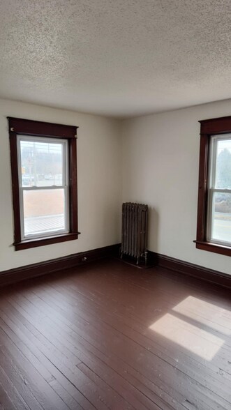 Building Photo - 3037 Broad Ave