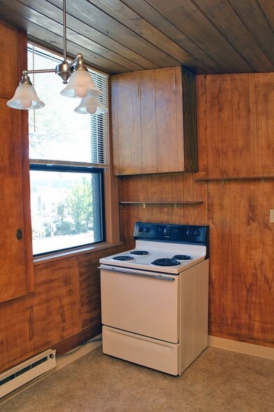 Building Photo - 12610 SW Farmington Rd