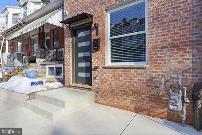 Building Photo - 458 W Earlham Ter