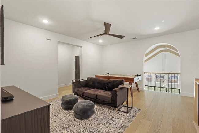 Building Photo - 2217 Zaid Wy