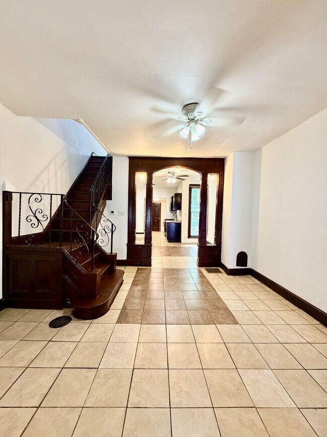 Building Photo - Available Now - Pet-Friendly 3-Bedroom Home in West Parkside