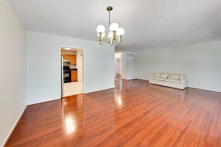 Building Photo - 5225 Pooks Hill Rd