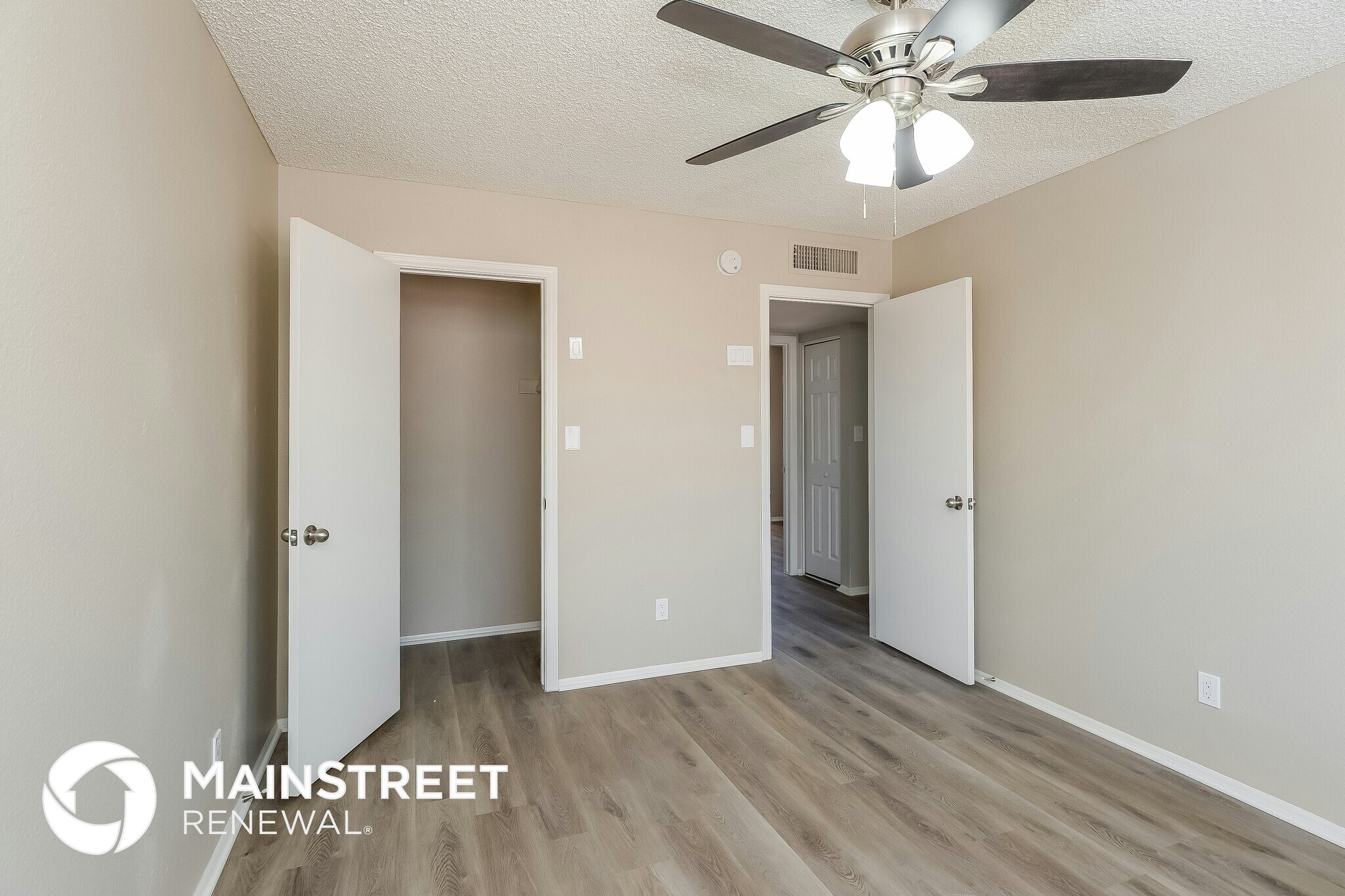 Building Photo - 2249 E Gable Ave