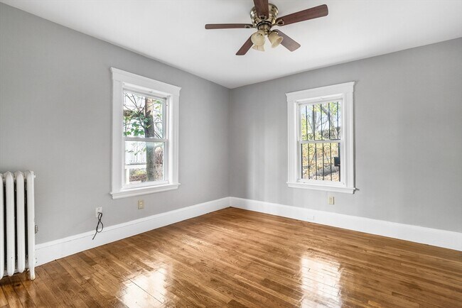 Building Photo - 28 Sunset St