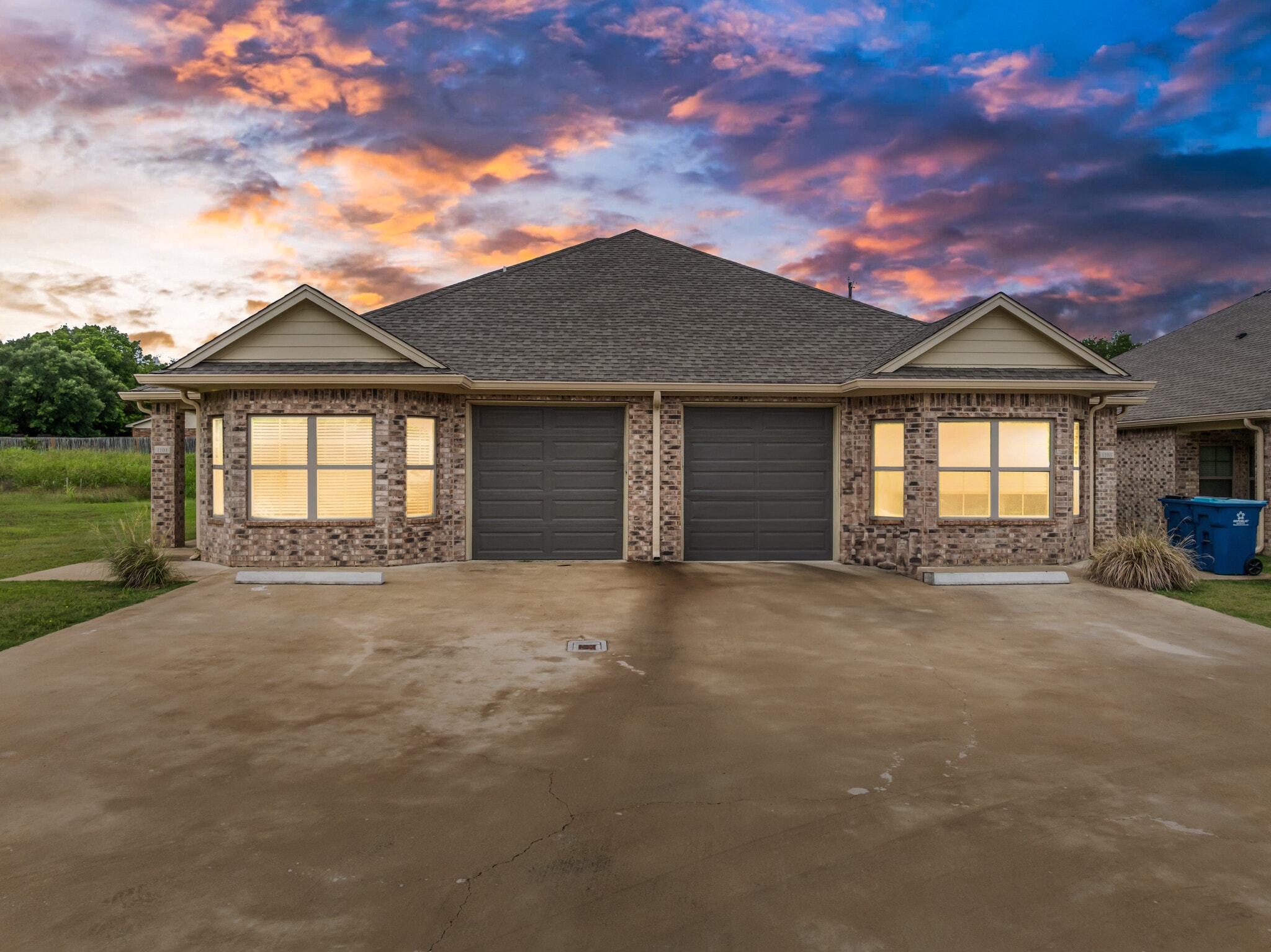 Building Photo - 525 E Spring Valley Rd