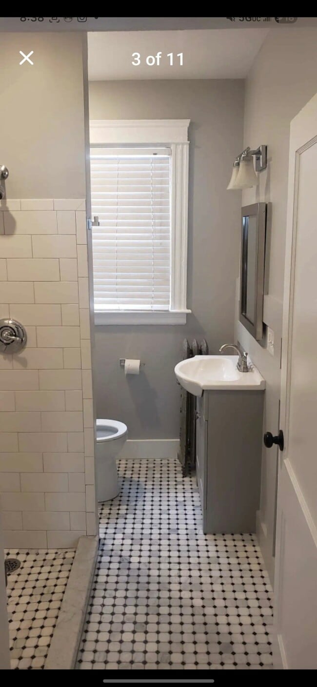 Building Photo - 74 Pembroke Ave