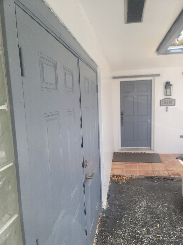 Building Photo - 15000 S River Dr