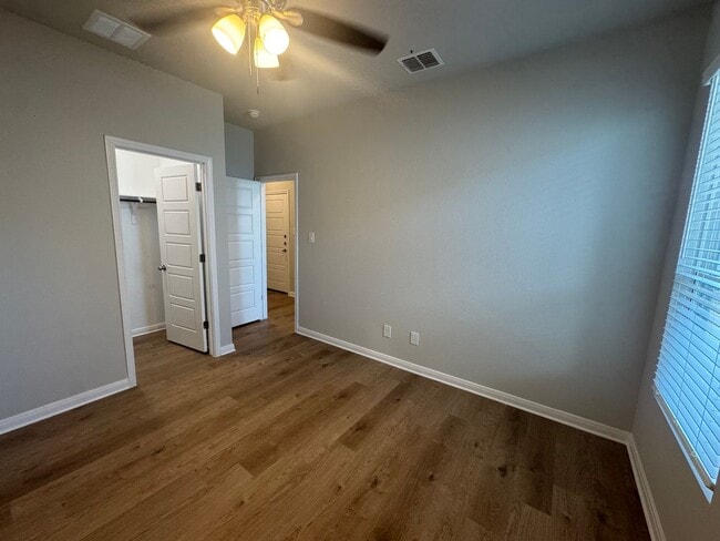 Building Photo - Stunning 3x2 Luxury Duplex in Buda, TX!