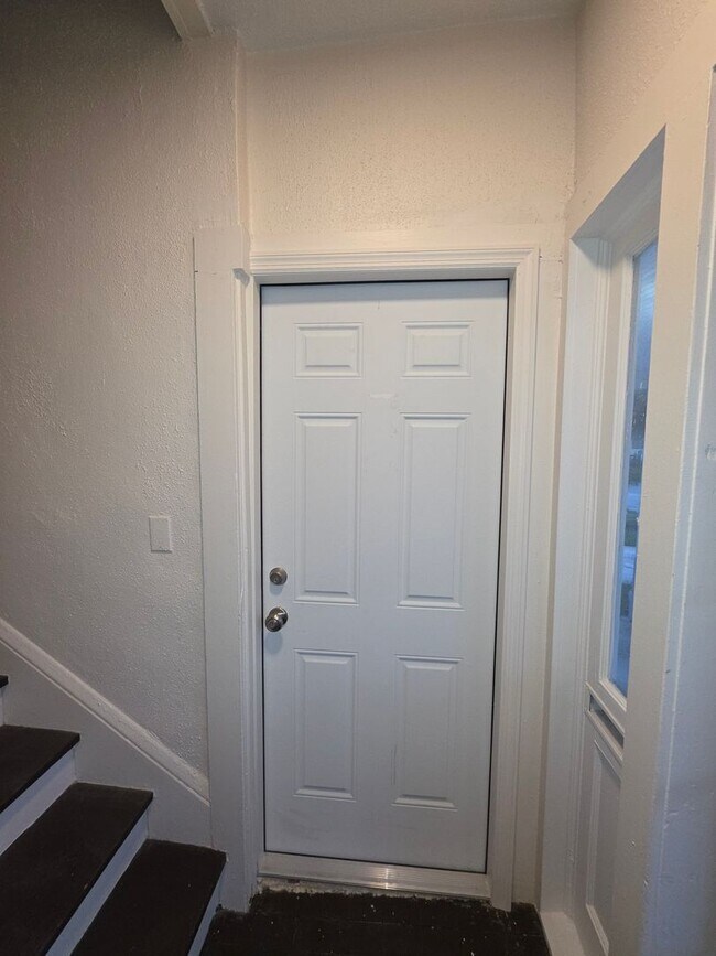 Building Photo - 202 Luella Ct