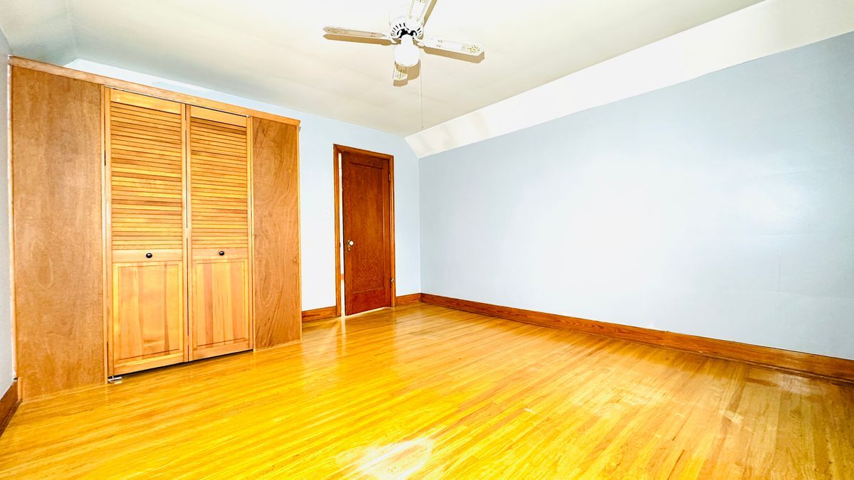 Building Photo - 2498 Woodlawn Ave