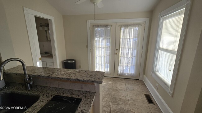 Building Photo - 16 Colfax St