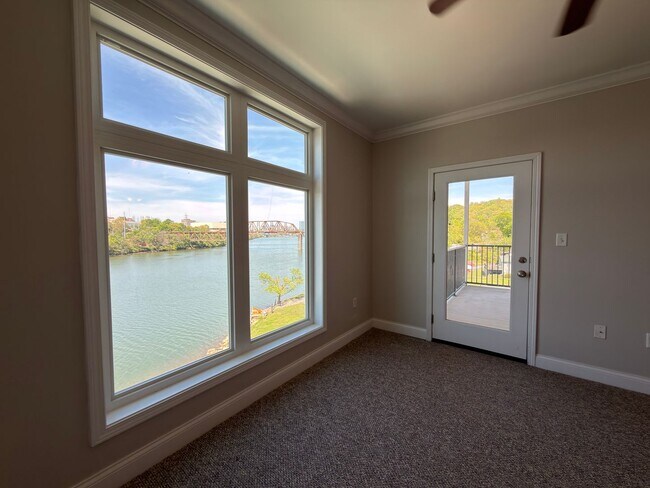 Building Photo - **Stunning Waterfront Condo in Downtown Knoxville**  2 Bedroom, 2 bath Fully renovated! Available...