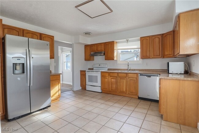 Building Photo - 728 E 343rd St