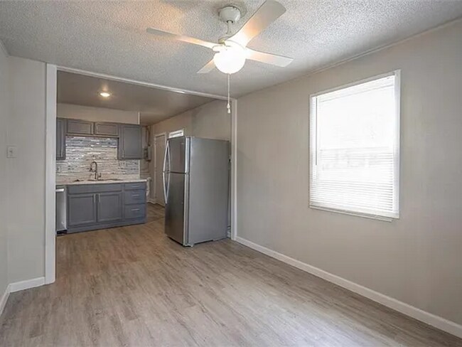 Building Photo - Updated 3 Bedroom Ranch