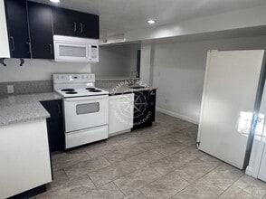 Building Photo - 545 Canyon Way
