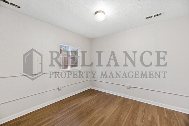 Building Photo - 508 N Tracy St