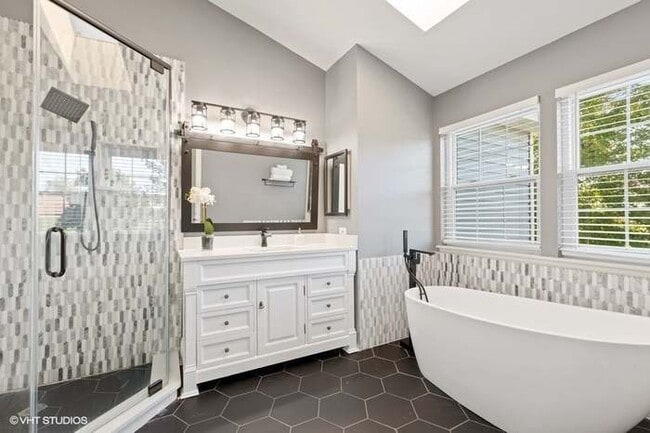 Building Photo - 1756 Bradford Ln