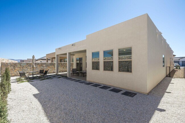 Building Photo - 3865 Jericho St