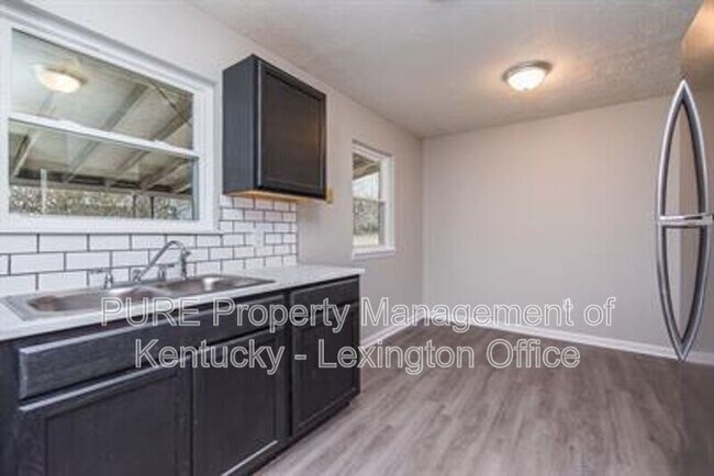 Building Photo - 1512 Shelburn Ct