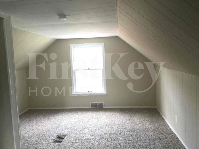 Building Photo - 123 Keller Ave