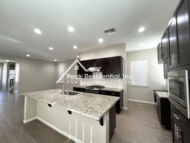 Building Photo - Updated 4bd/3ba Fair Oaks Home with Large ...
