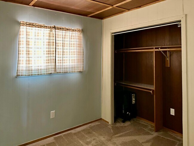 Building Photo - 1588 Quail Ln
