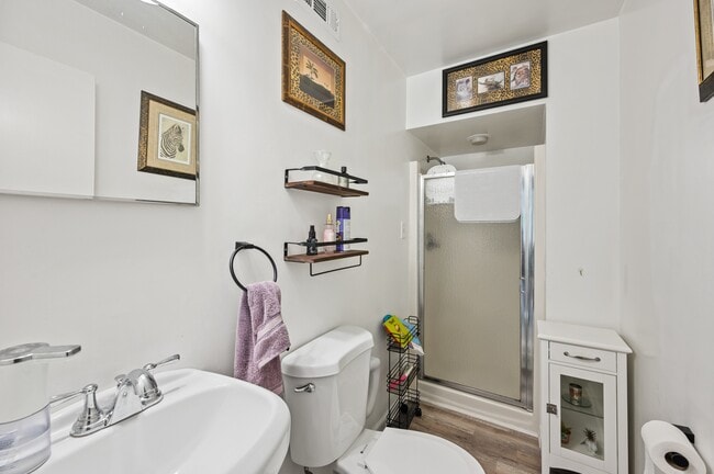 Building Photo - 4399 Hialeah Dr