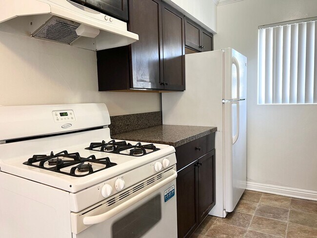 Building Photo - Bright 2 bed 1 bath in Pacific Beach